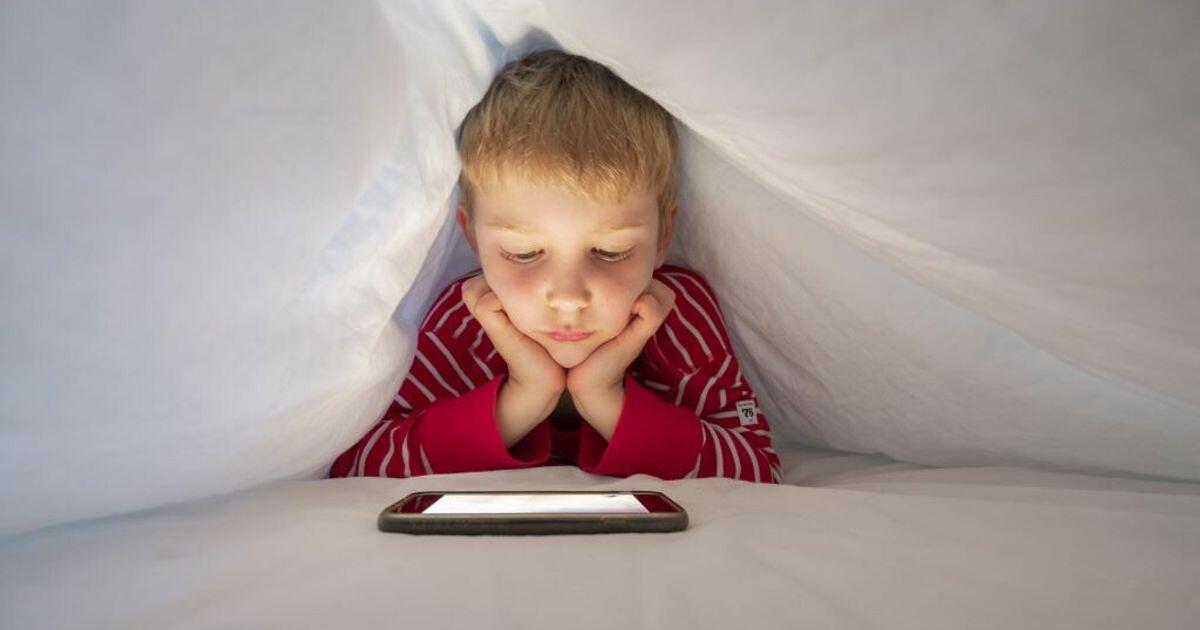 Passare troppo tempo davanti agli schermi fa dormire male i bambini - 