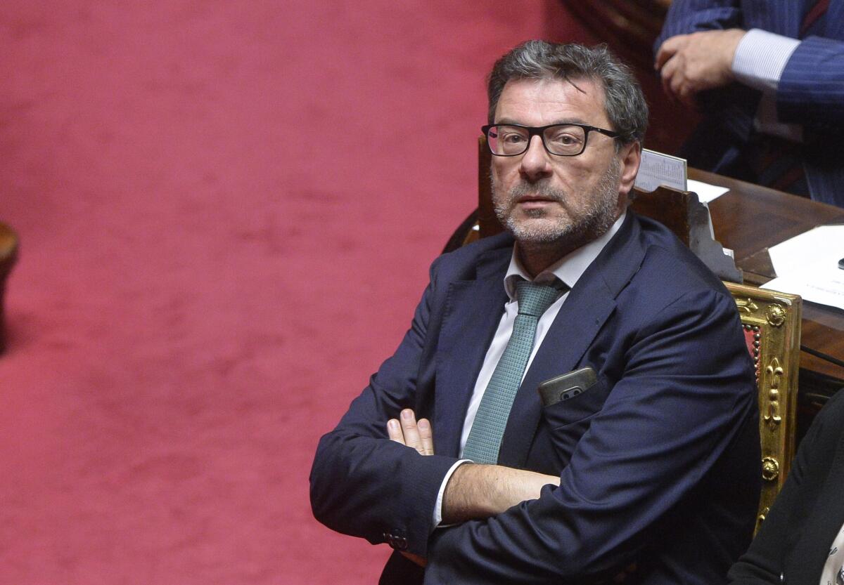 Manovra, Giorgetti: "Massima disponibilità di risorse per lavoratori dipendenti a reddito medio-basso" - 