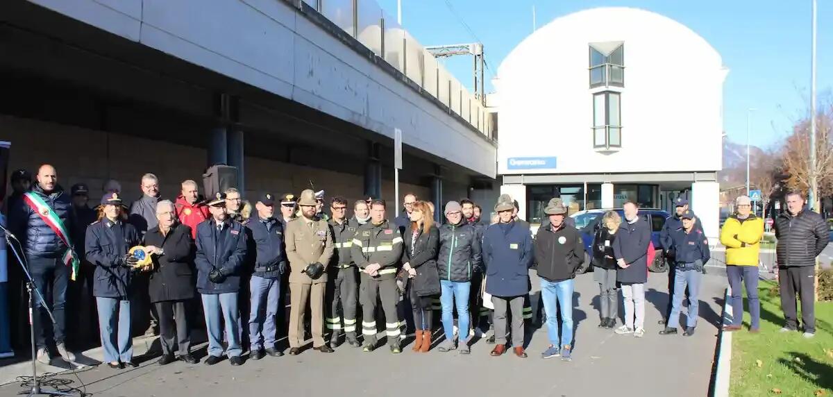 PrimaCassa Fvg consegna il defibrillatore alla Stazione di Gemona per migliorare la sicurezza locale - 