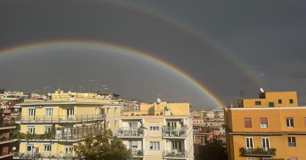 L'arcobaleno saluta i cittadini di Roma con un buongiorno - 