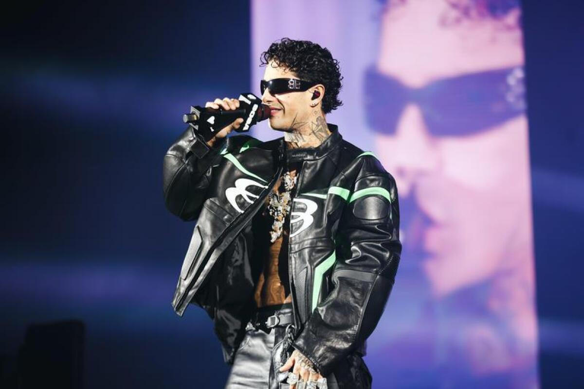 Tony Effe, sold out al Palaeur per il concerto di Capodanno - 