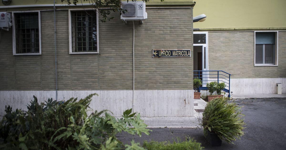 Uccide l'ex compagno a coltellate e si costituisce ai carabinieri - 