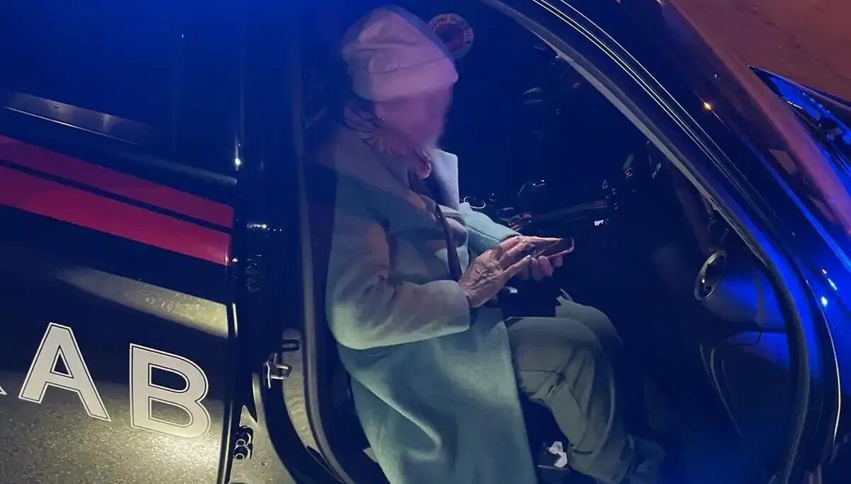 Vagava di notte sulla Pontebbana a 7.5km da casa: 87enne soccorsa dai Carabinieri - 