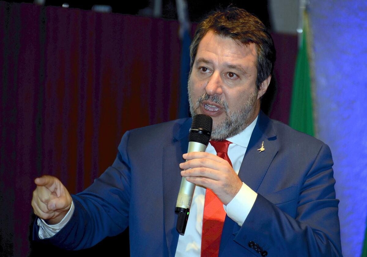 Salvini propone legalizzare la prostituzione a patto di tassarla - 
