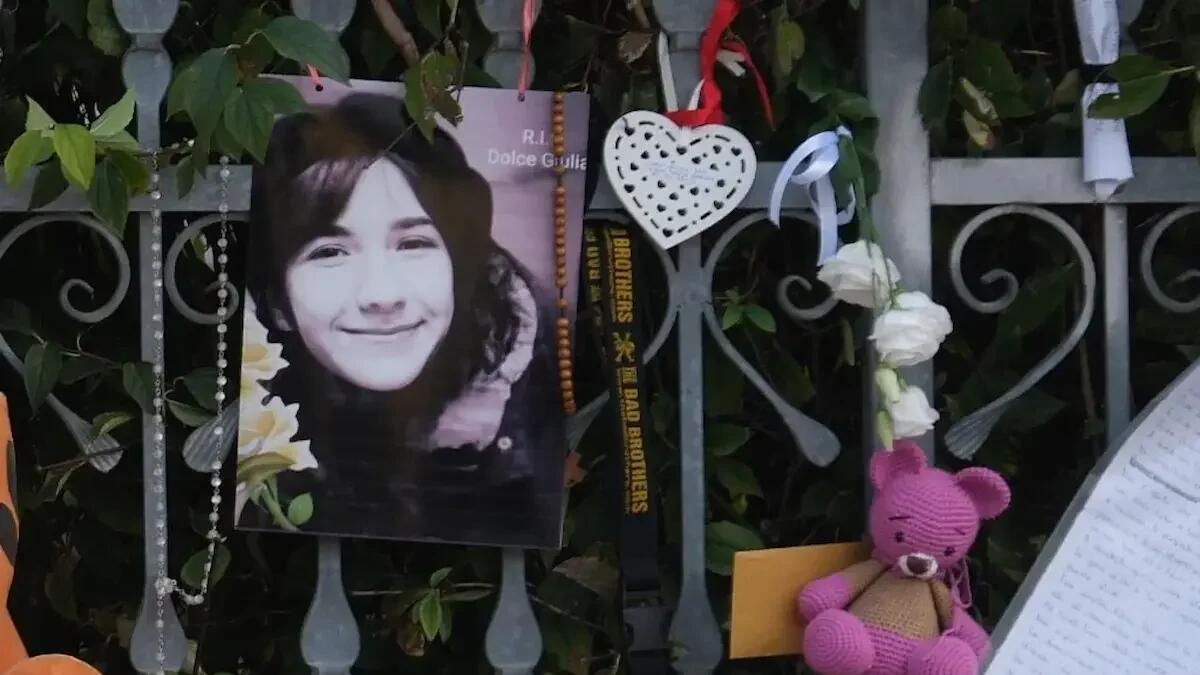 Atto di vandalismo contro il ricordo di Giulia Cecchettin: la foto strappata e gettata a terra - 