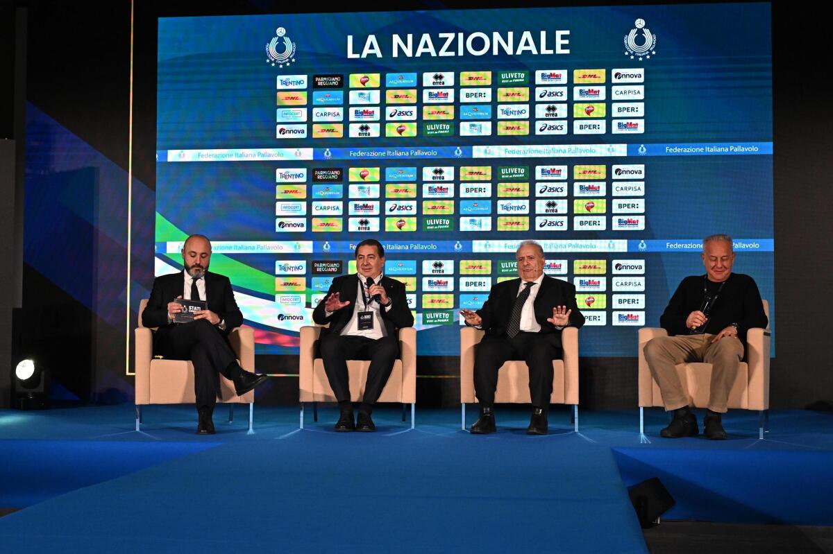Italvolley conferma De Giorgi e Velasco fino al 2028: "Insieme per vincere ancora" - 