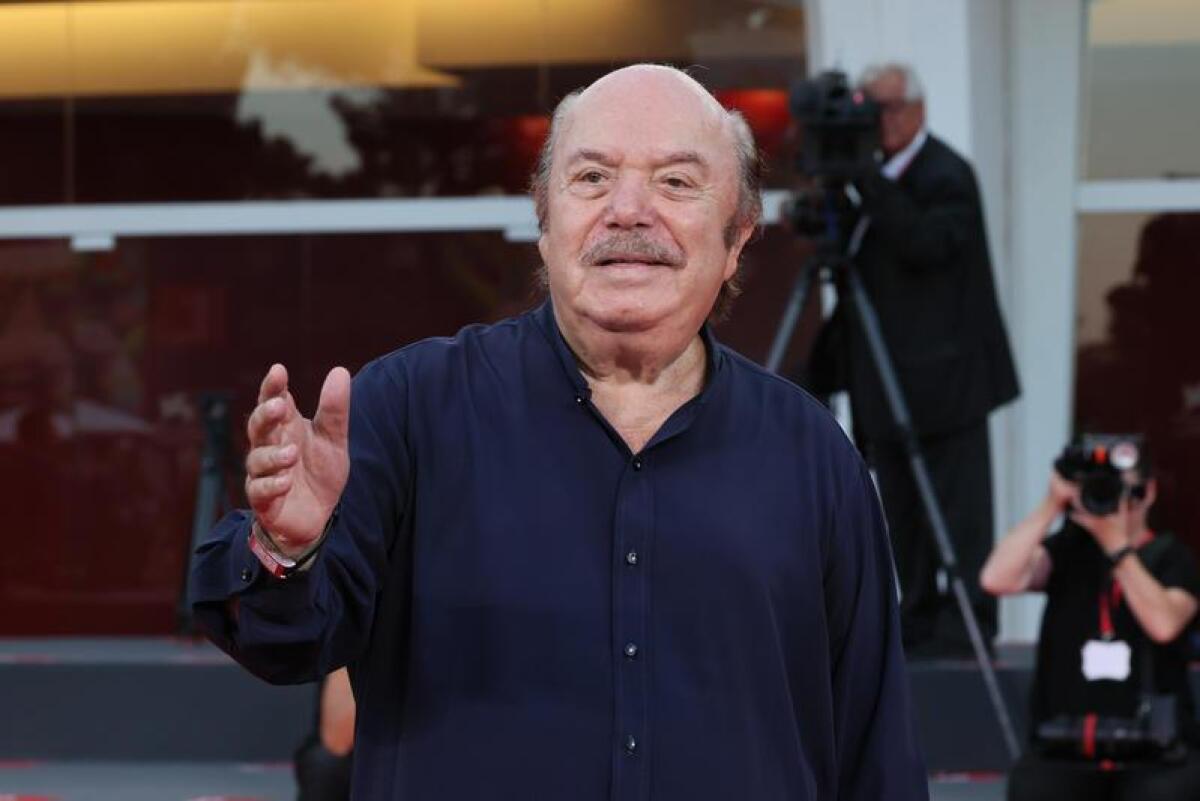 Lino Banfi presenta la pronipote Matilde: guarda il video degli auguri di Natale - 