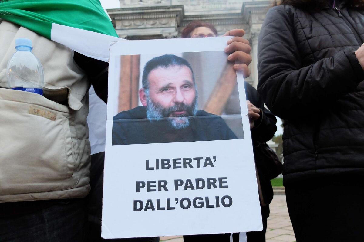 Siria, la sorella di Padre Paolo Dall'Oglio: "Non smetto di cercarlo, anche dietro le sbarre" - 