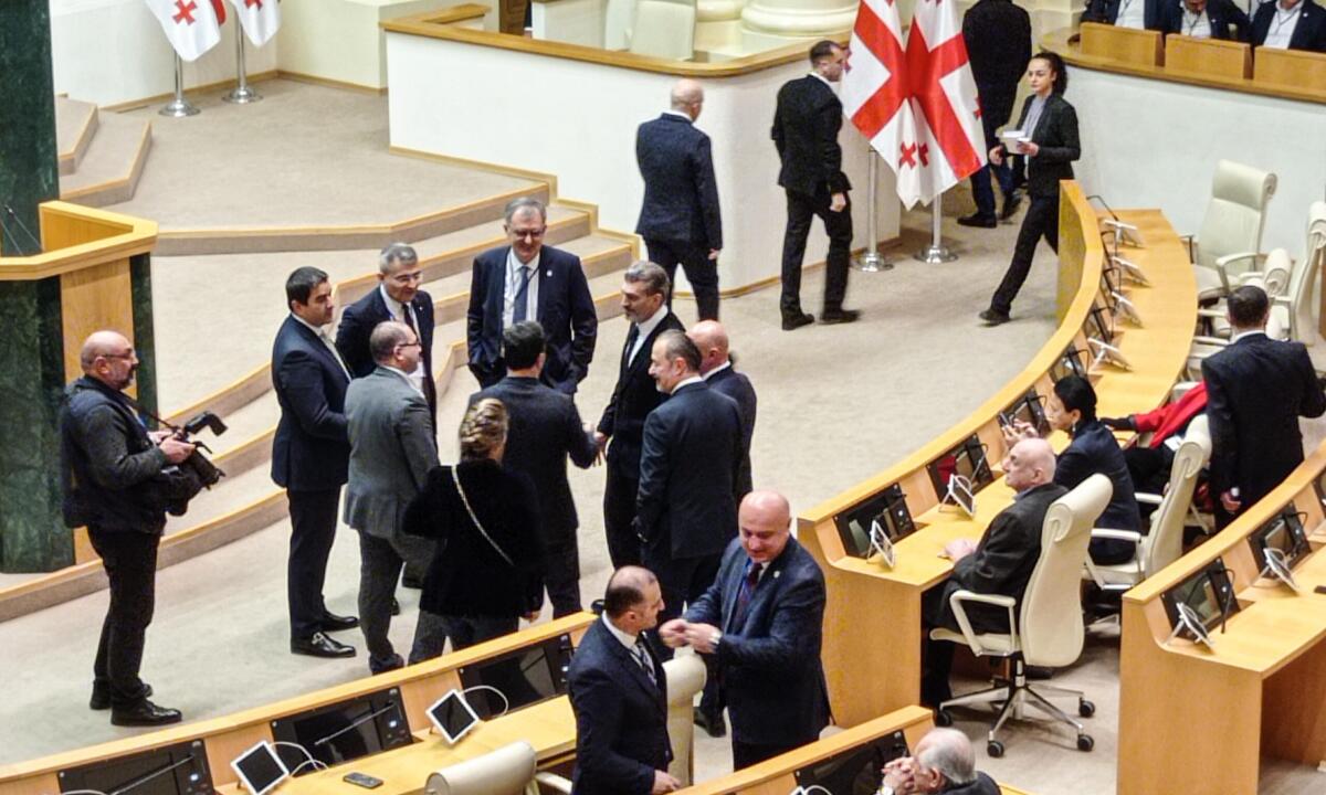 Mikheil Kavelashvili, ex calciatore, diventa Presidente della Georgia - 