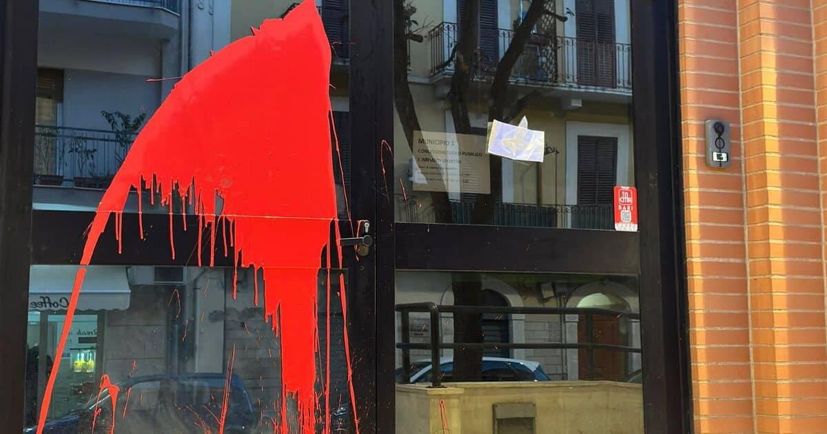 "Vendetta per Ramy": scritta e attacco al Municipio di Bari - 