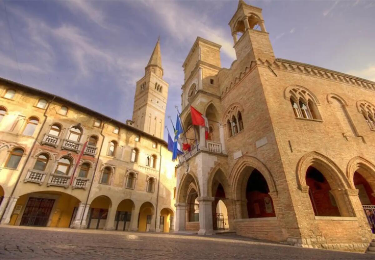Stretta ai dipendenti comunali, autorizzazione per uscire a fumare e nuovo regolamento - 