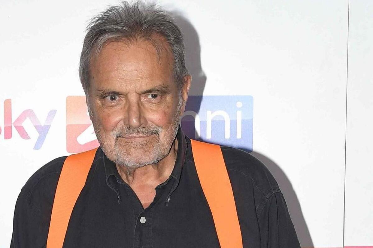 Addio a Oliviero Toscani, vittima di amiloidosi: sintomi, terapie e prognosi - 