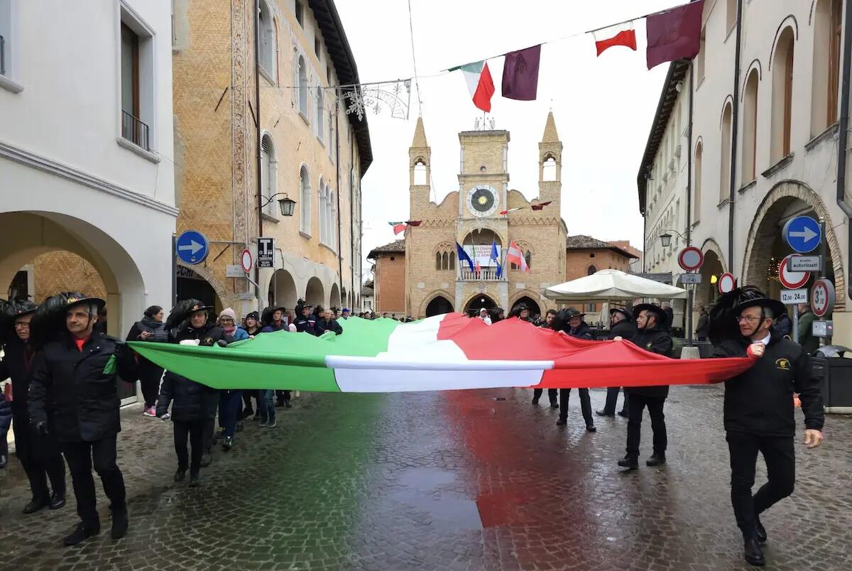Pordenone celebra il 228° anniversario della bandiera italiana con il corteo del Tricolore -