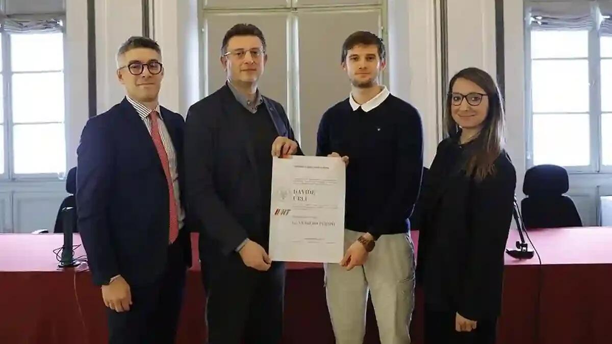 Davide Urli vince il Premio di Studio Veniero Peroni per la sua eccellenza accademica - 