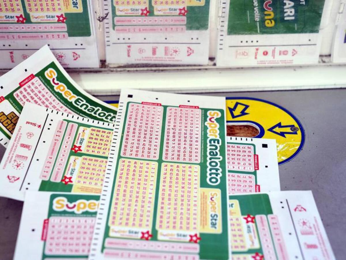 Superenalotto: nessun '6' né '5+1', sedici '5' vincono 12.566,02 euro. Jackpot a 61,8 milioni. - 
