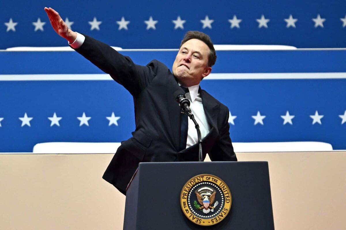 Elon Musk difende il suo saluto sul palco all'evento di insediamento di Trump - 