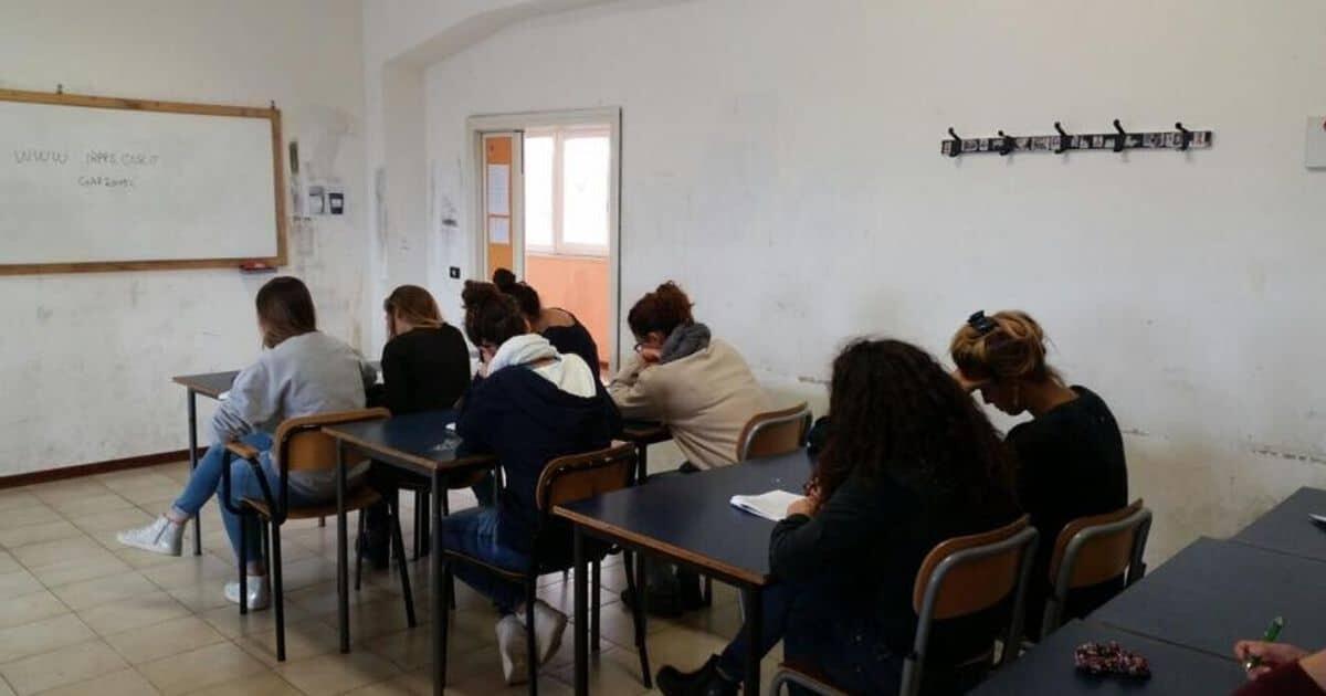 Indagata insegnante per maltrattamenti e corruzione: arrestata a Castellammare di Stabia - 