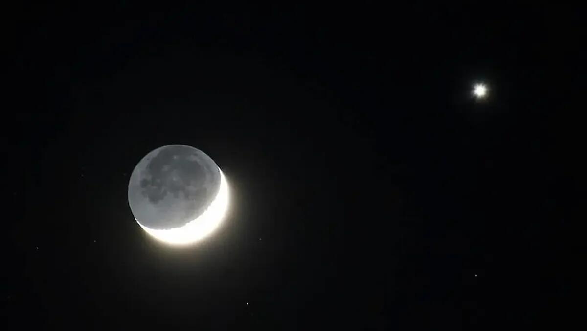 Il 2025 inizia con il "bacio cosmico" tra Luna e Venere: lo spettacolo nel cielo del Nord Est - 