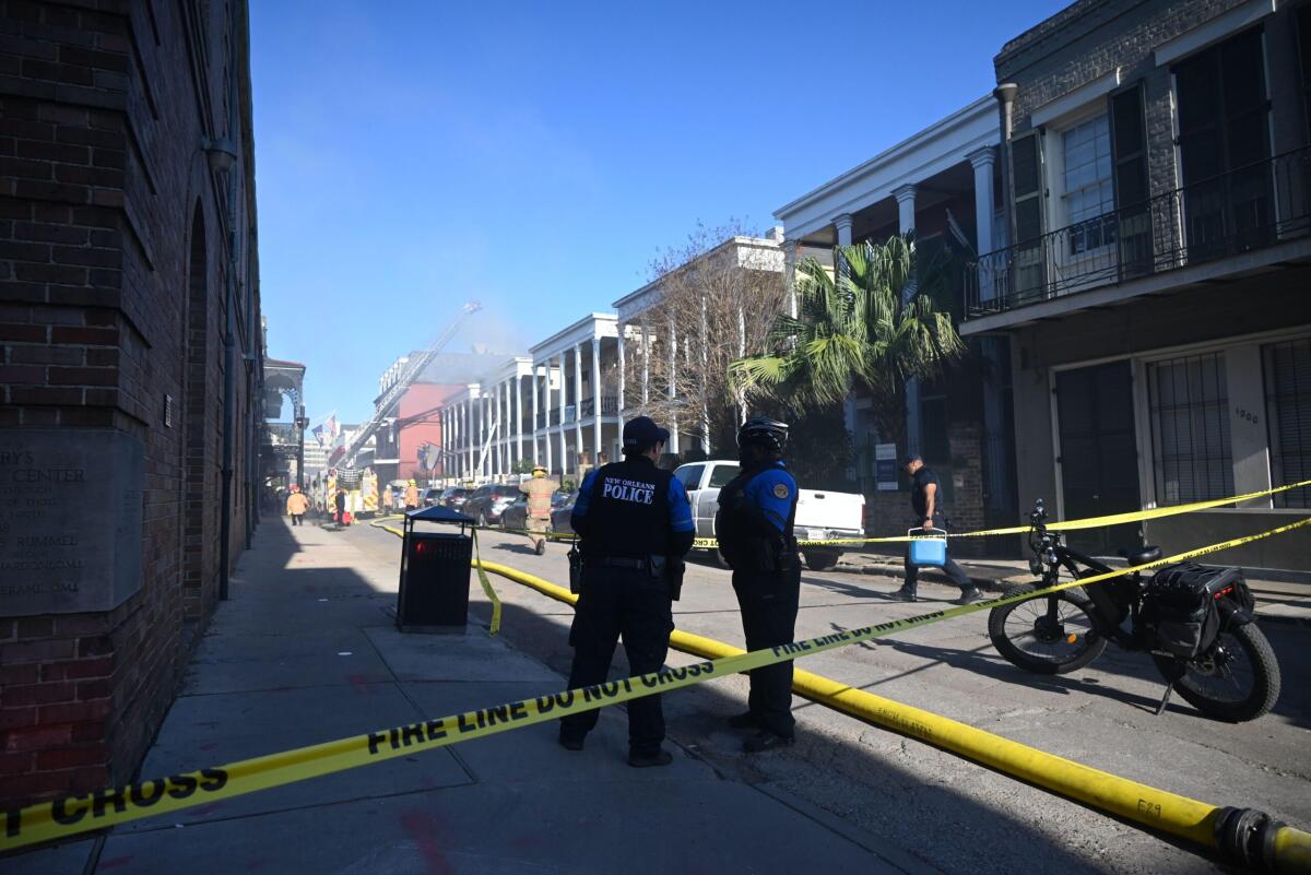 Allarme FBI: possibile attentato come a New Orleans, 14 vittime - Biden incontra famigliari - 