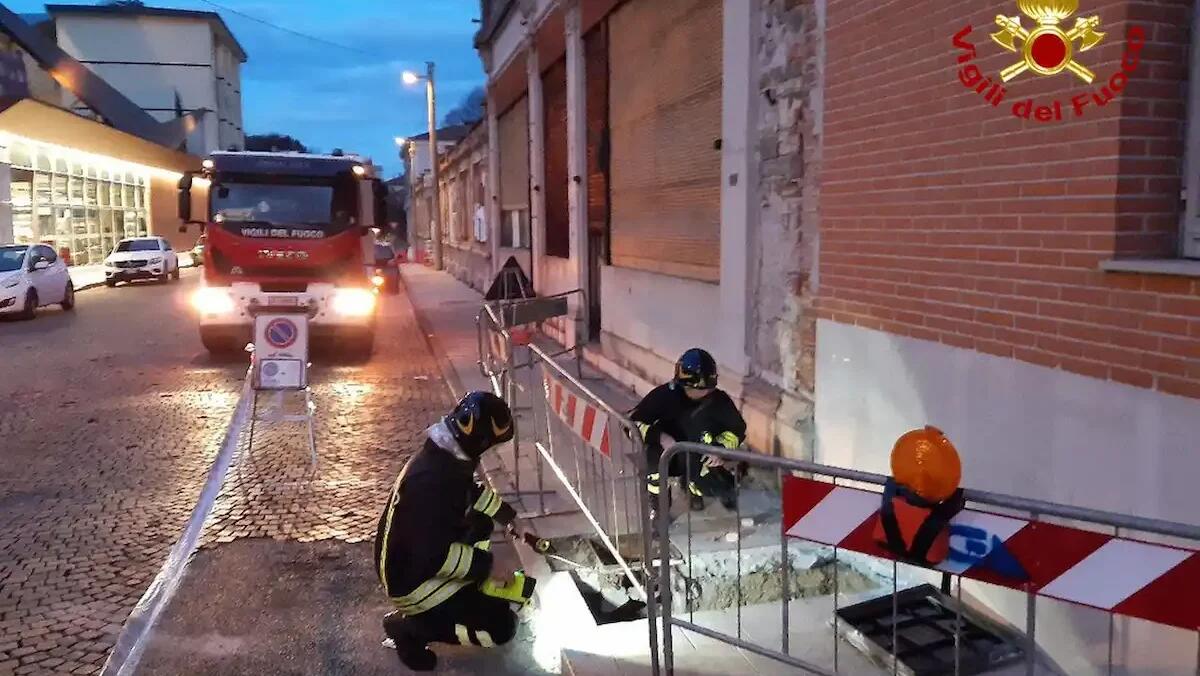 Allarme in casa per una fuga di gas: alte concentrazioni rilevate, evacuata un'anziana - 