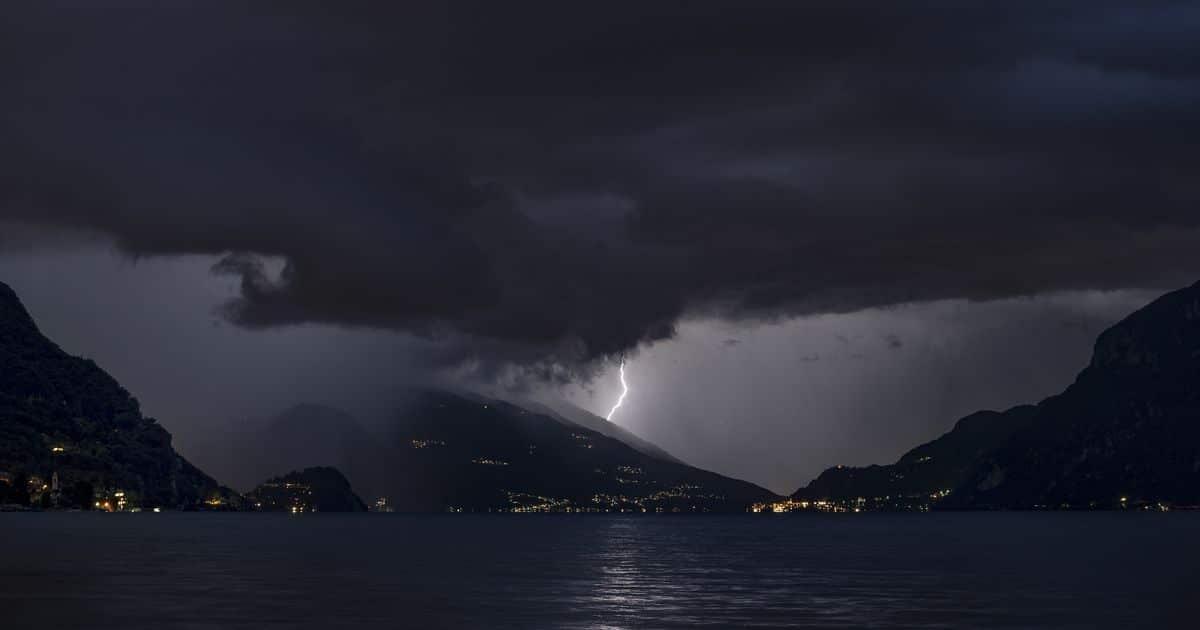 Intense piogge e rischio nubifragi: allerta meteo per il weekend - 