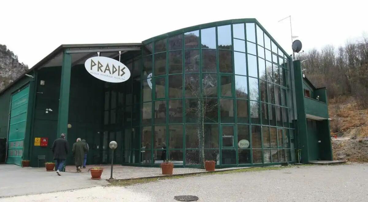 Acqua Pradis, seconda asta deserta: ancora nessuna offerta per il complesso in vendita - 
