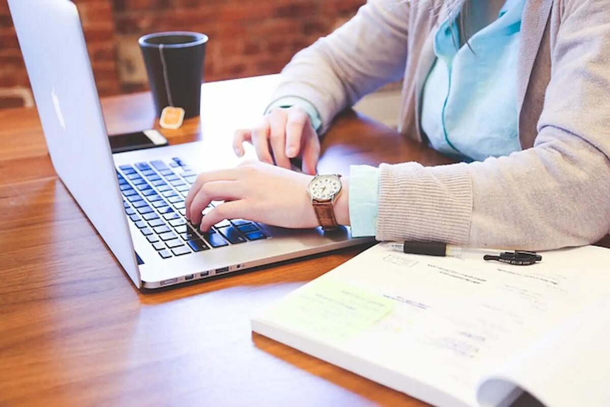 5 motivi per cui il 2025 sarà l'anno nero per le aziende a nordest ma un'occasione per le attività online -