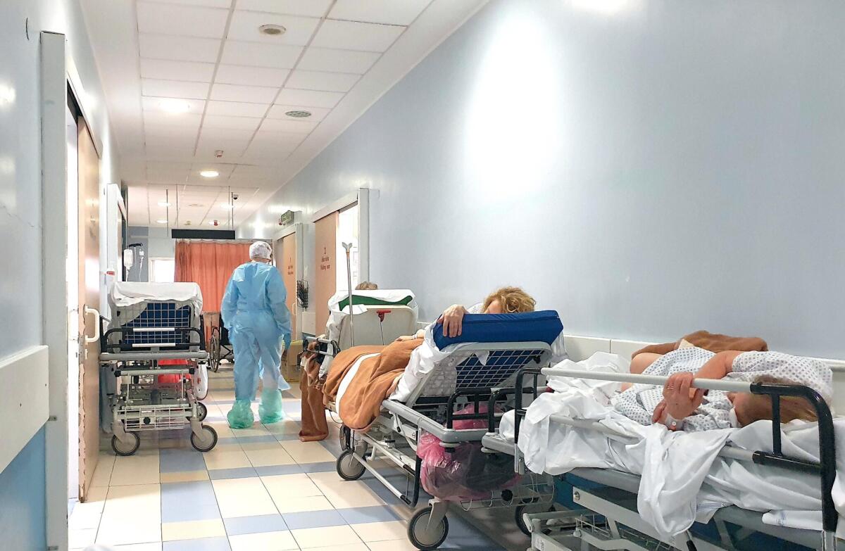 Barella in Pronto Soccorso: Attese Mortali e Rischi - 