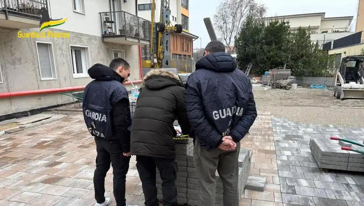Ditta impiegava operai in nero, uno senza permesso di lavoro: titolare denunciato, attività sospesa e sanzioni -