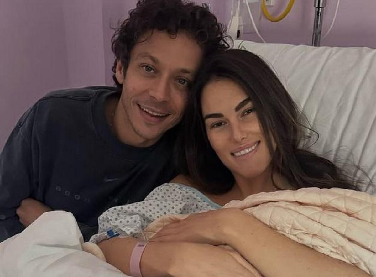 Valentino Rossi e Francesca Novello genitori di Gabriella: la gioia sui social - 