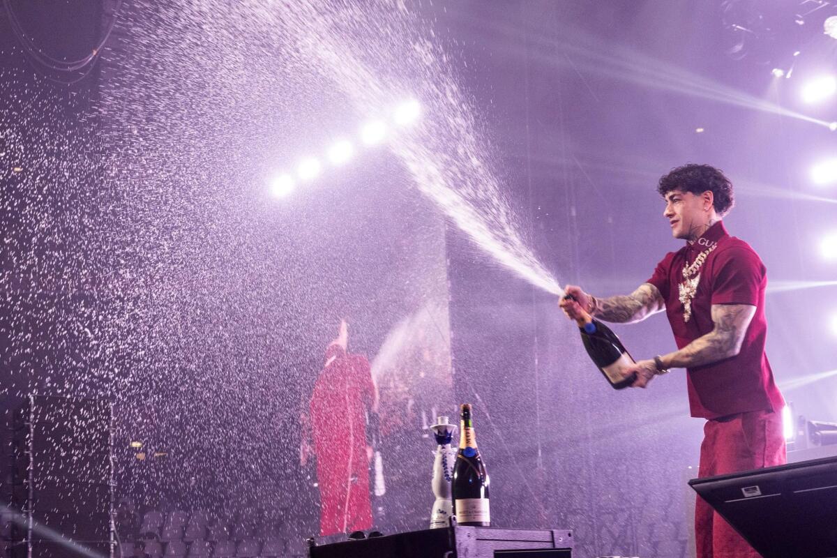 Tony Effe dopo il concerto di Capodanno a Roma: "Sono diventato il capro espiatorio dei dinosauri" - 