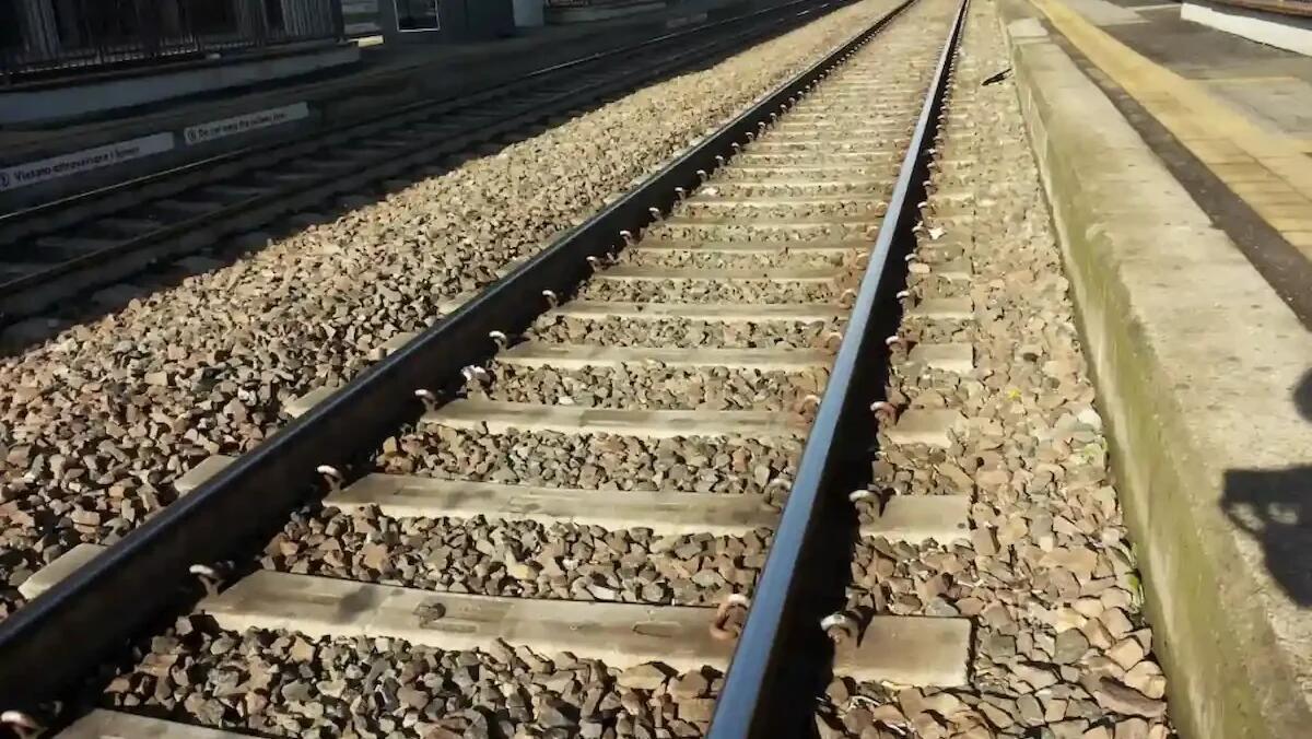 Si nascondevano ammassati in un vagone di un treno merci: scoperti 15 migranti irregolari -