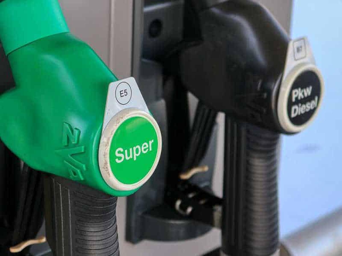 Aumento esorbitante dei carburanti: prezzi fino a 2,4 euro al litro - 