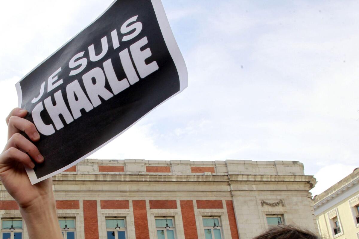 Dieci anni dopo: Charlie Hebdo, la lotta per la libertà e la memoria - 
