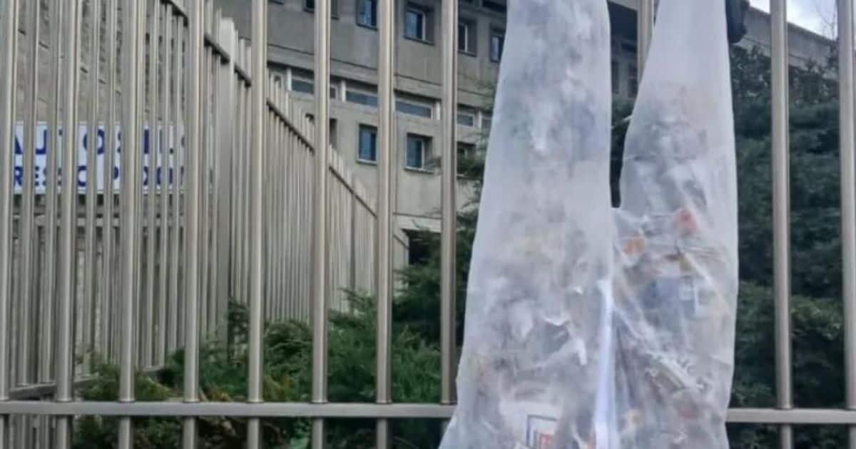 Controversia a Milano: Elon Musk impiccato a piazzale Loreto - 