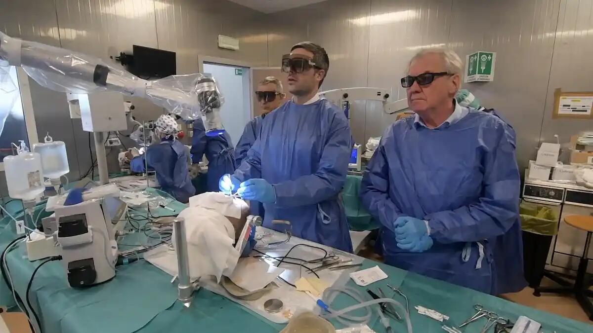 Un successo mondiale per la Neurochirurgia di Udine: il suo corso attira professionisti da tutto il pianeta -