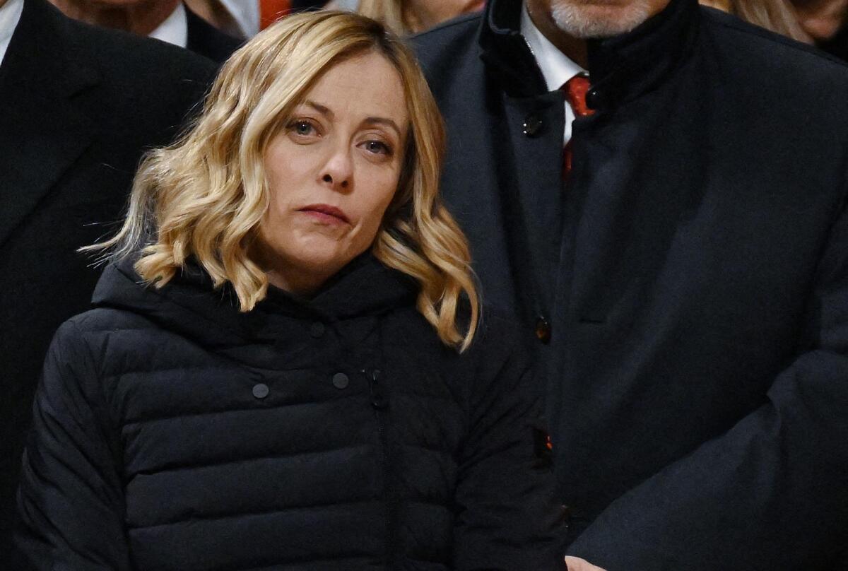 Condanna di Giorgia Meloni per i disordini a Roma: "Solidarietà alle Forze dell'Ordine" - 