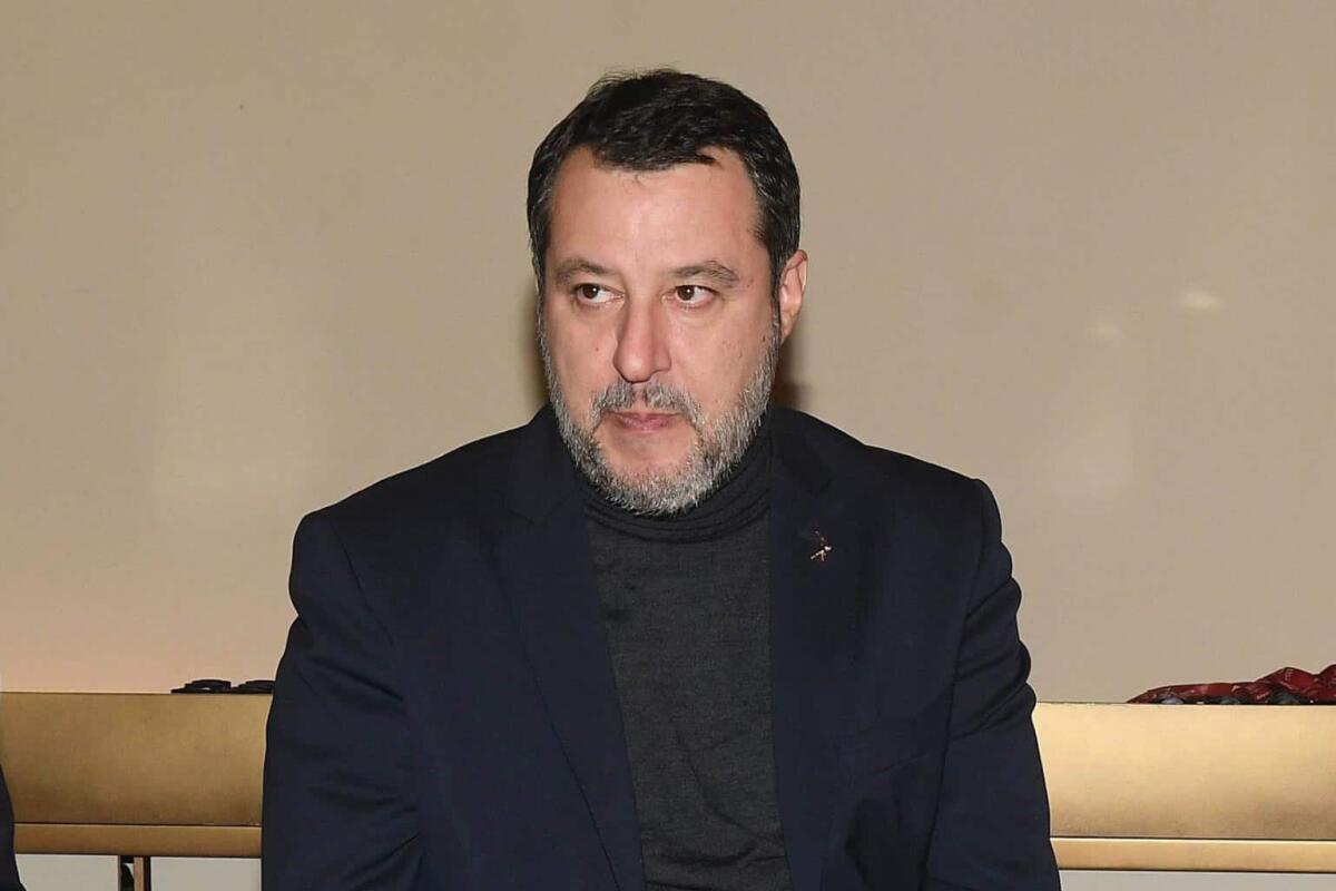 Critiche all'operato di Salvini: treni bloccati a Milano, opposizioni deluse - 