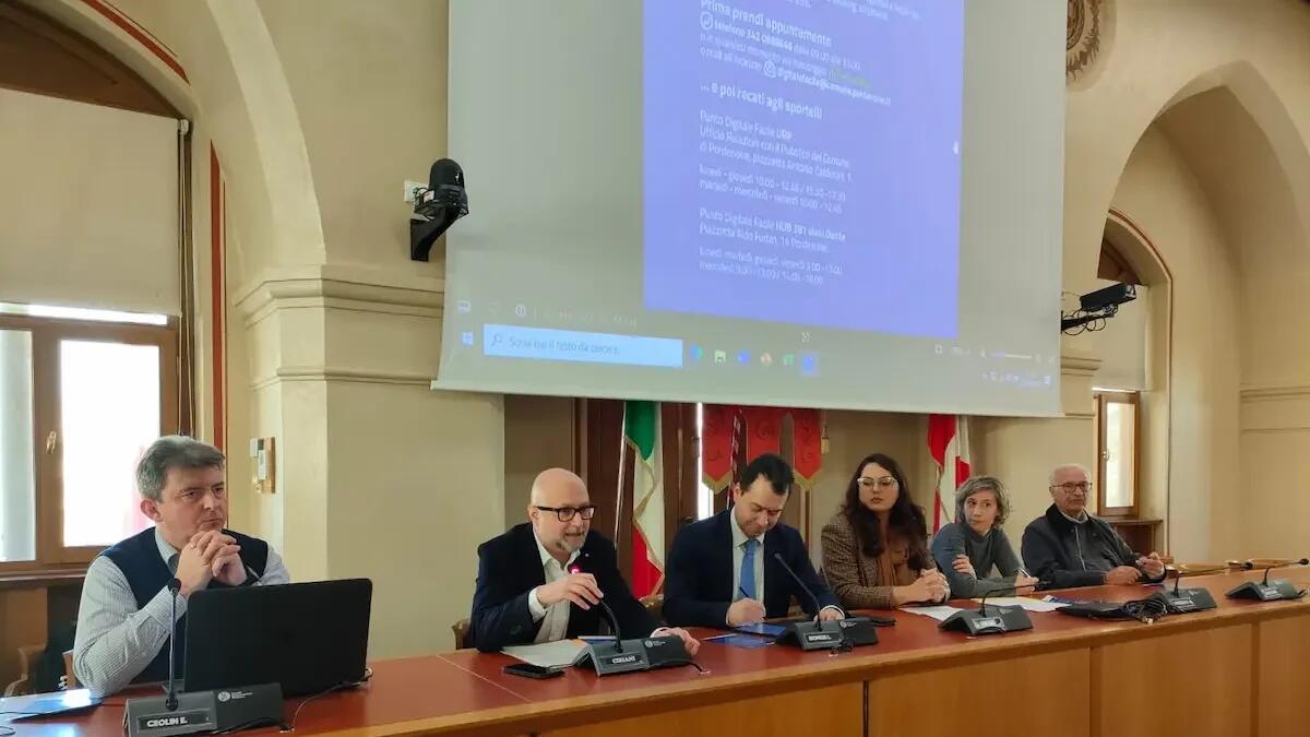 Pordenone: supporto gratuito per le iscrizioni scolastiche con i Punti Digitale Facile - 