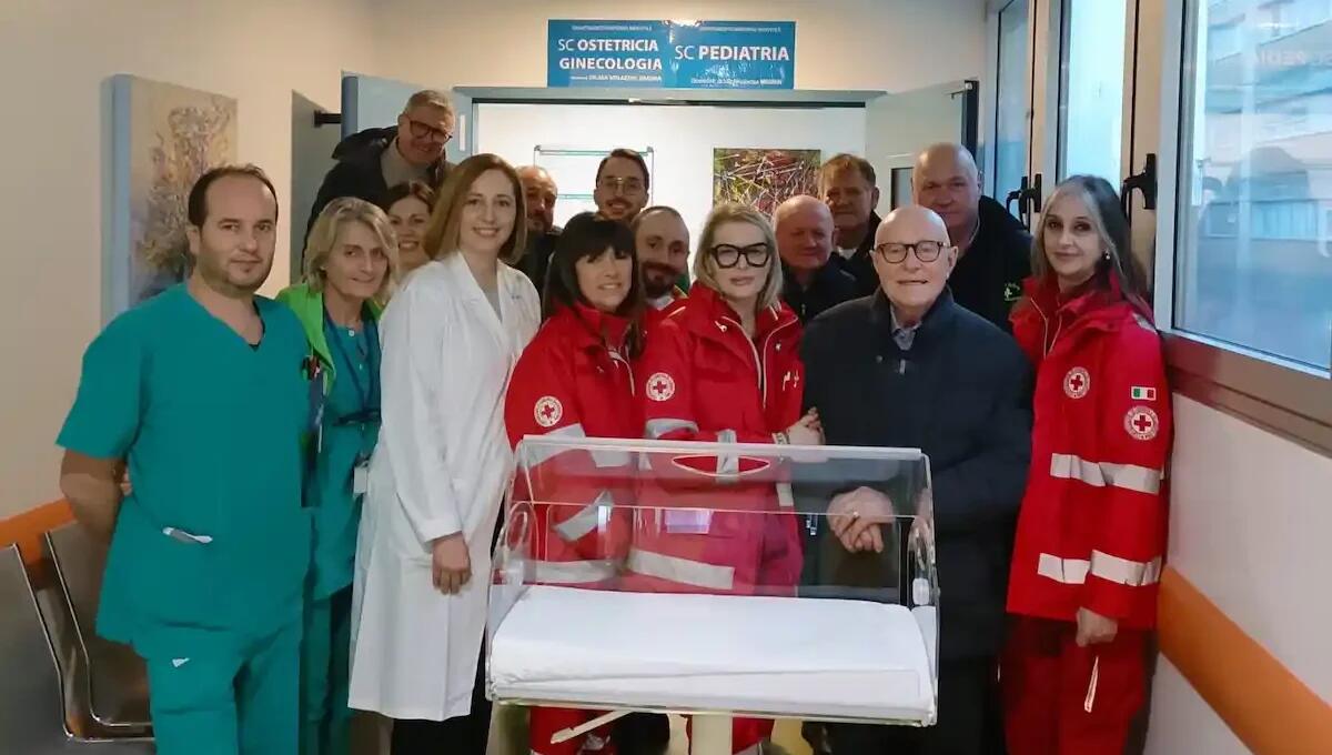 La Croce Rossa Italiana dona una culla speciale alla Pediatria di Latisana per il benessere del neonato -