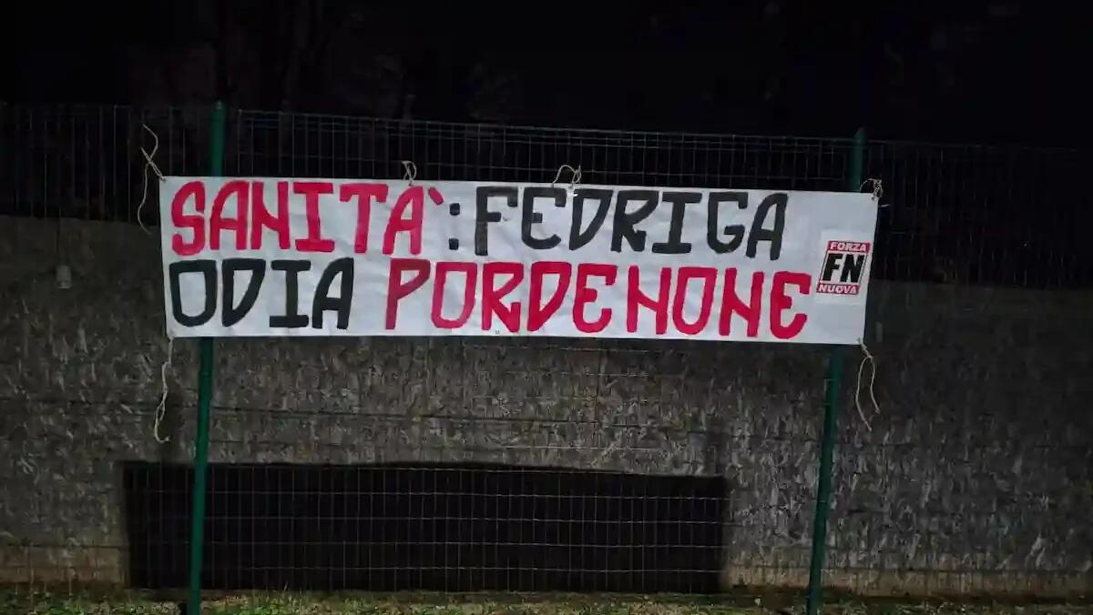 Sanità, blitz di Forza Nuova: "Centrodestra ha fallito, Fedriga si dimetta" -