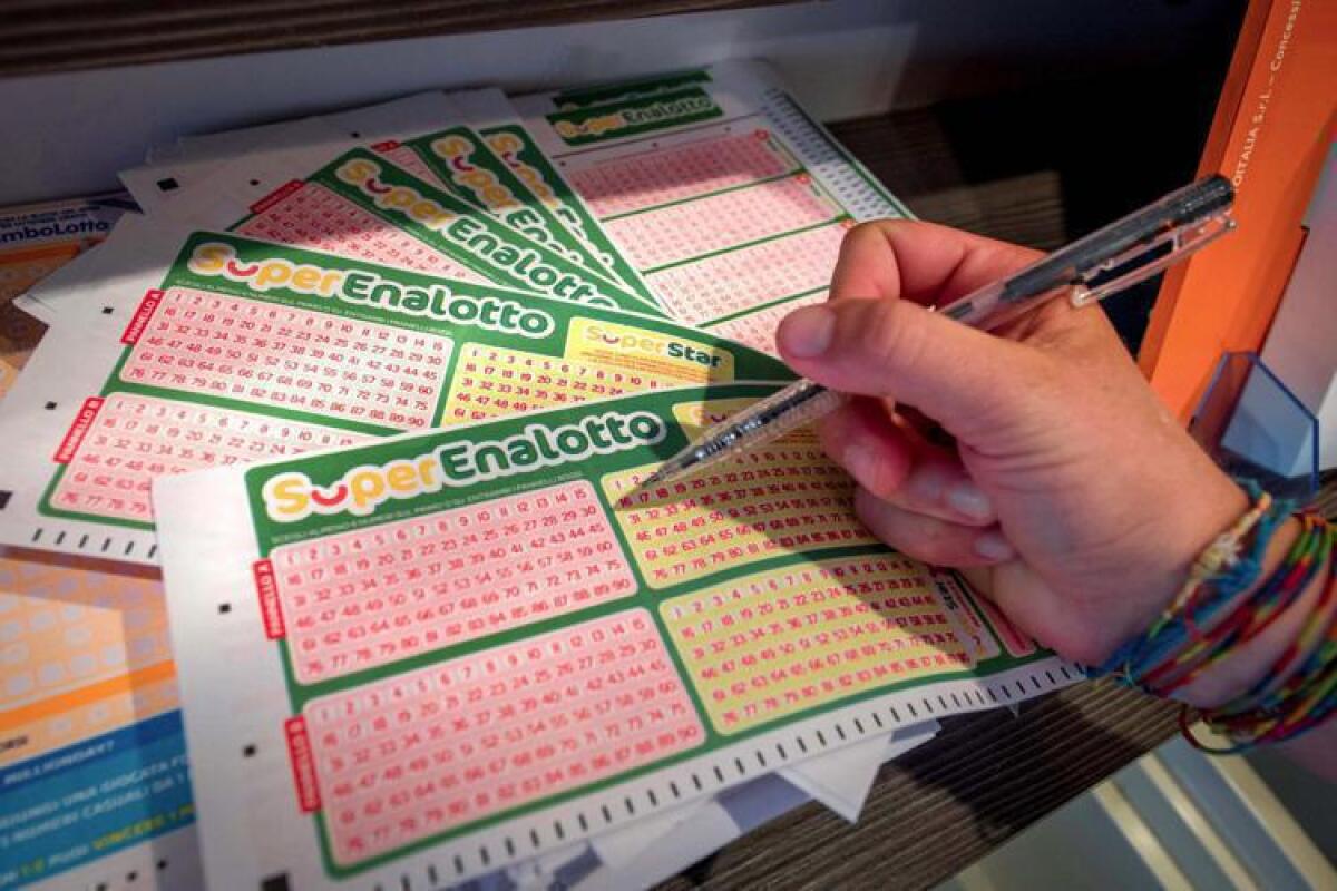 Superenalotto: Nessun '6' né '5+1', dieci '5' vincono 18.016,32€ - Jackpot a 59,4M€ - Costi, premi e combinazione vincente - 