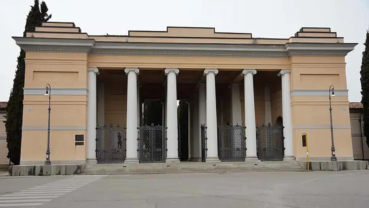 Si recano al cimitero di Udine e non trovano più le tombe dei loro cari: la denuncia dei familiari - 