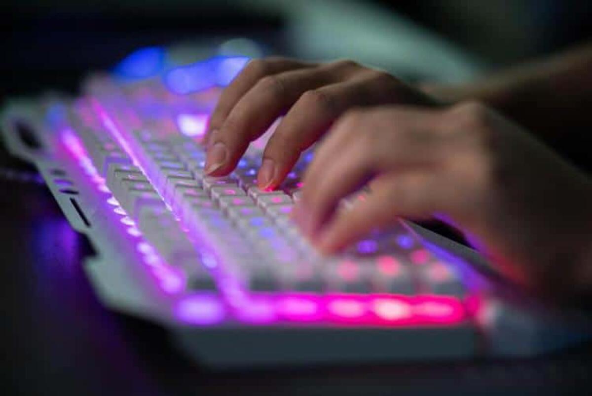 Hacker russi attaccano siti istituzionali durante visita di Zelensky - 