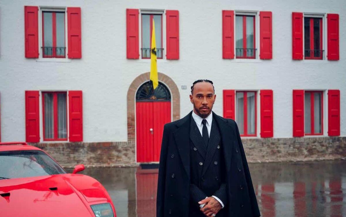 Lewis Hamilton sbarca a Maranello: esordio con la Ferrari rimandato dalla pioggia - 