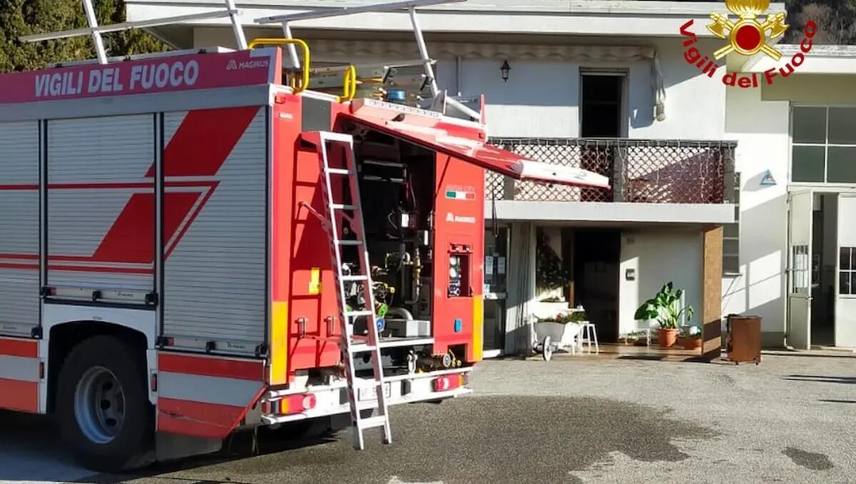 Incendio in abitazione a Trasaghis, coniugi intossicati dai fumi - 