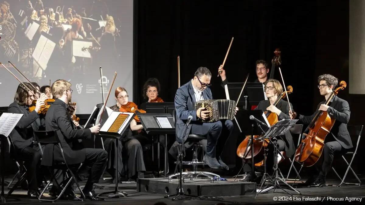 Daniele Di Bonaventura e l'Orchestra Filarmonici Friulani protagonisti di Pagine di tango - 