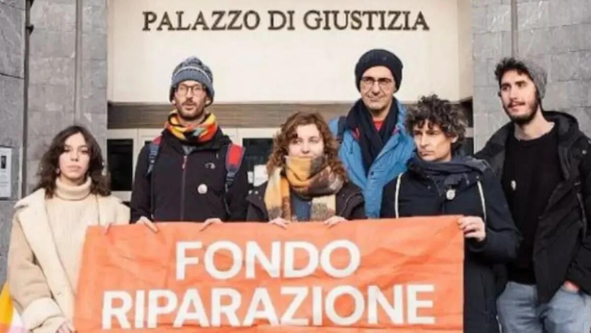Proteste per il clima in mezzo alla strada, assolti gli attivisti: per il giudice il traffico non è stato bloccato - 