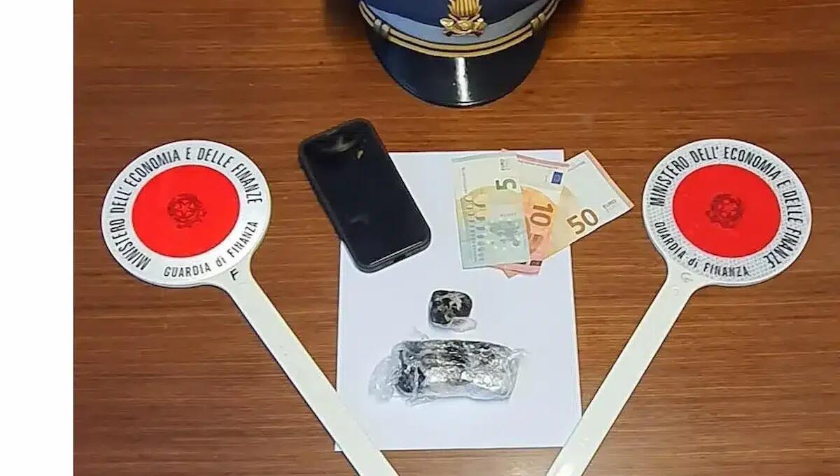 Trovato in possesso di 116 grammi di hashish durante un controllo ordinario: denunciato un giovane - 