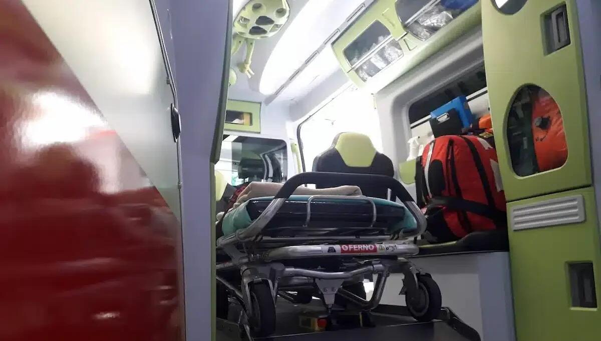 Trovato senza vita nel letto del centro accoglienza: 36enne stroncato da un malore durante la notte - 